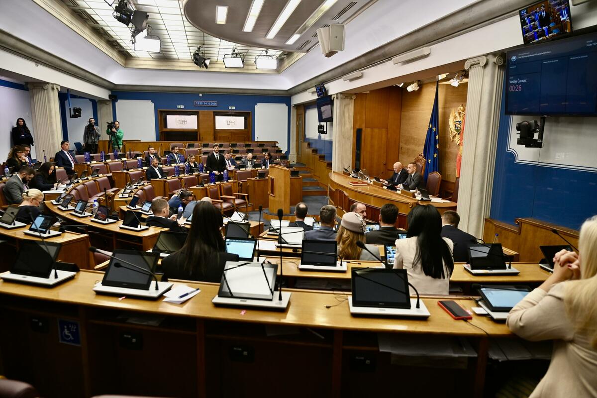 Fotografija uz vijest: BLOG Mikić: Najmanje dva ministra iz Vlade i premijer ne bi prošli na pitanju integriteta