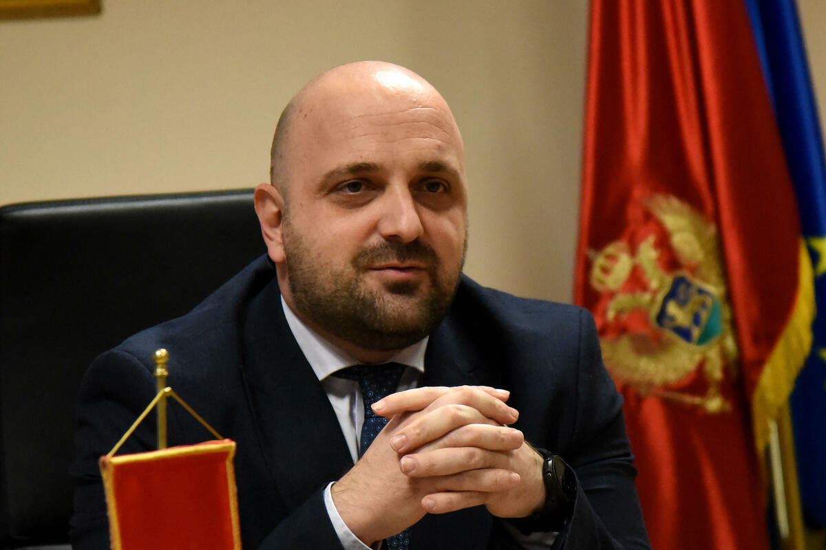 Fotografija uz vijest: Božović najavio podršku Italije u izradi zakona o zloupotrebi vještačke inteligencije