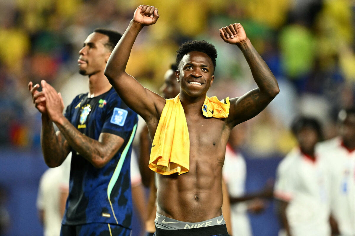 Fotografija uz vijest: Brazil savladao Haiti i preuzeo prvo mjesto, Rafinja povrijeđen