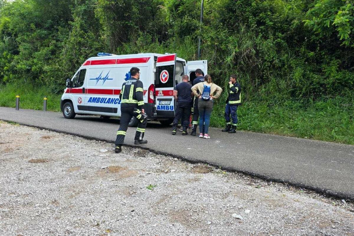 Fotografija uz vijest: Budva: Poljakinja pala sa stijene na plaži Mogren 2, zadobila povrede glave