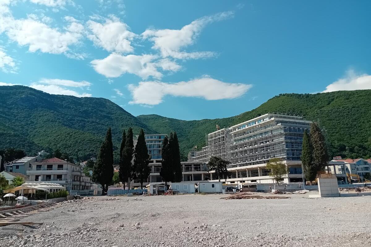 Fotografija uz vijest: Čedovi dvori u Baošićima: Paradigma ambicije i bezobzirnosti u razvoju prostora