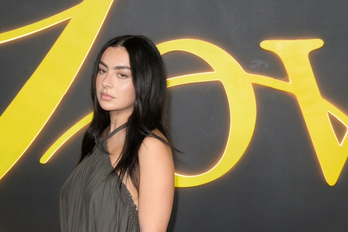 Fotografija uz vijest: Charlie XCX: Prelazak iz muzike u glumu je bio „krindž“
