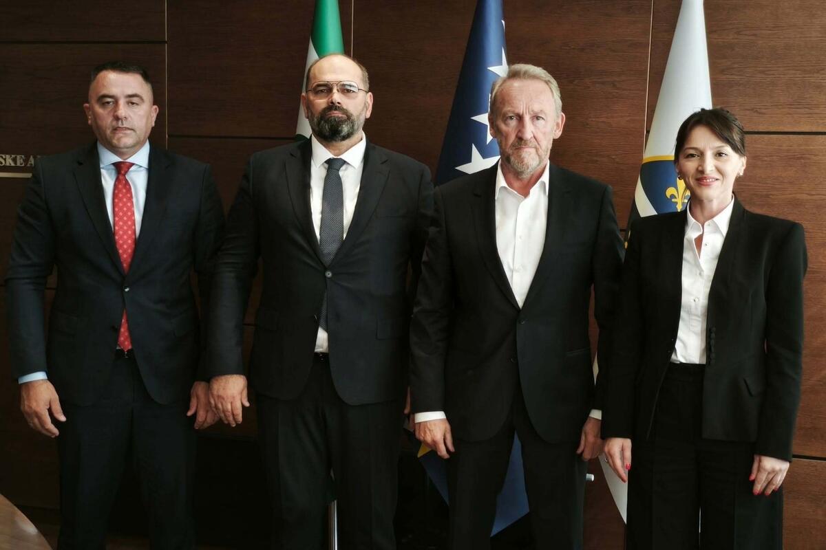Fotografija uz vijest: Crnogorski političari učešćem u kampanjama susjednih država izazivaju polemike