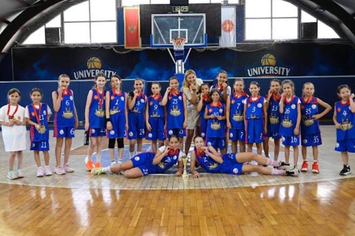 Fotografija uz vijest: Djevojčice iz ŽKK Kotor prvakinje u mini basketu