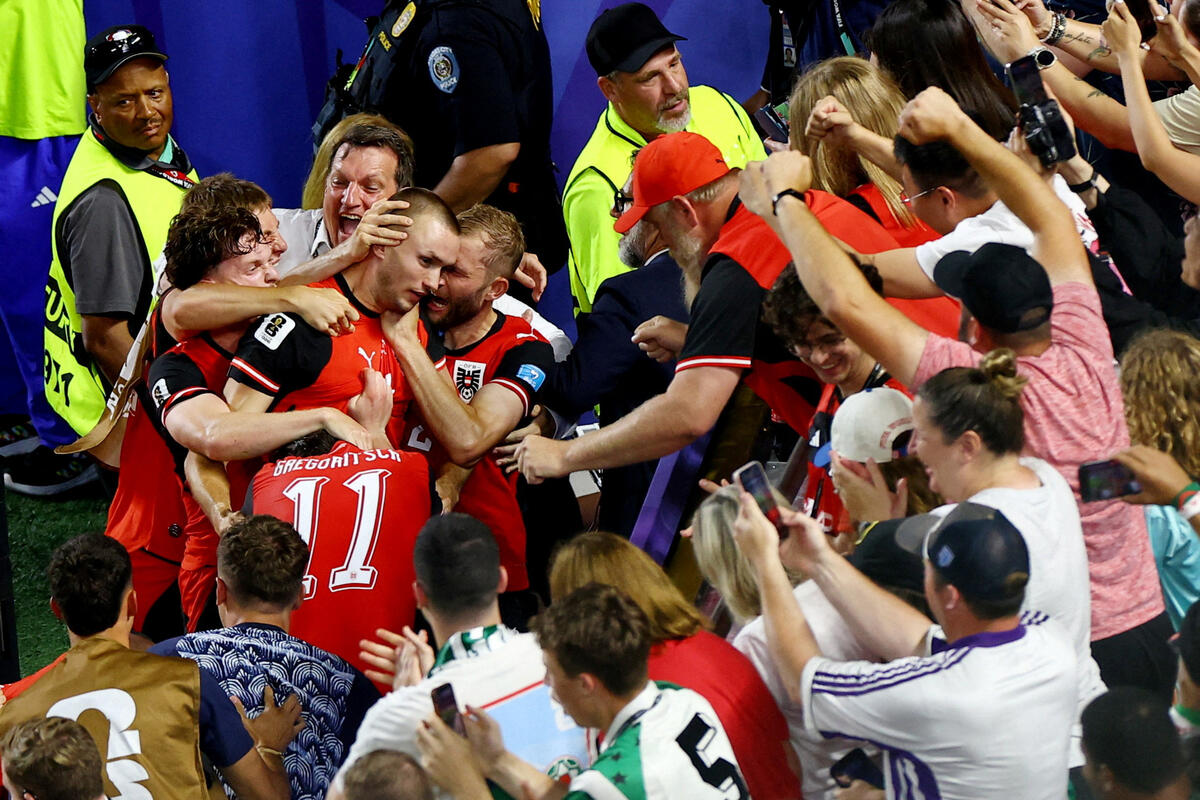 Fotografija uz vijest: Goleada i neobičan finiš u Kanzas Sitiju: Austrija ide na Španiju, Petković protiv Švajcarske