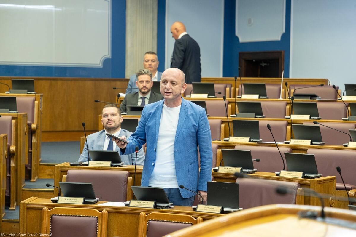 Fotografija uz vijest: Govor mržnje u Skupštini Crne Gore bez sankcija već 11 godina