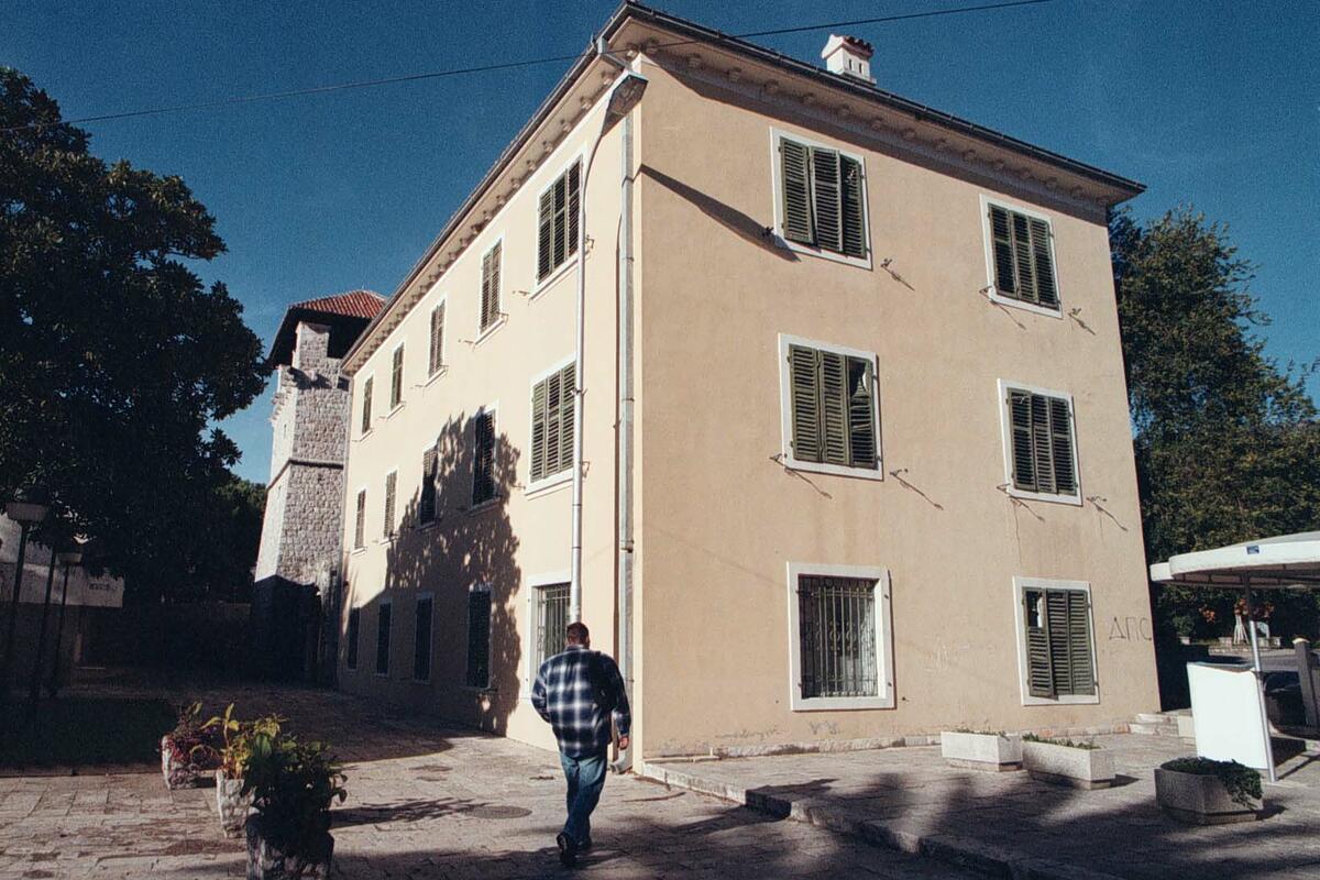 Fotografija uz vijest: Gradska biblioteka Tivat obogatila fond sa 880 novih naslova i organizovala bogat kulturni program