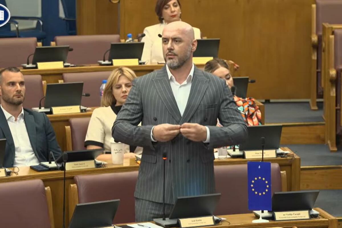 Fotografija uz vijest: Hadžić najavio glasanje za smjenu Mandića: "Glasaću sa intenzitetom slatkoće koliko sam nelagode osjećao prilikom njegovog izbora"