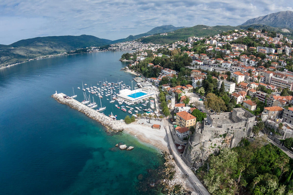 Fotografija uz vijest: Herceg Novi: Osam građana dobilo subvencije za stambene kredite, mogući novi javni poziv
