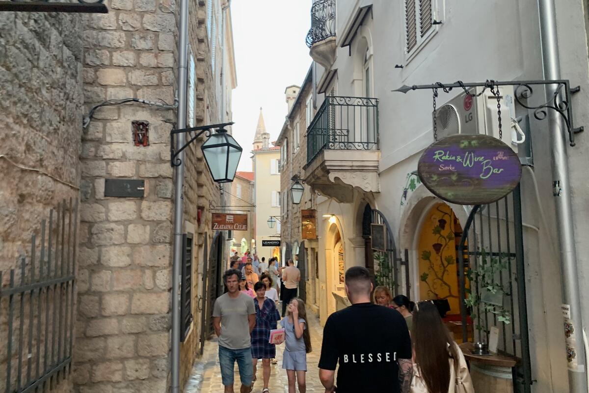 Fotografija uz vijest: Imaju li mještani i turisti pravo na mir?