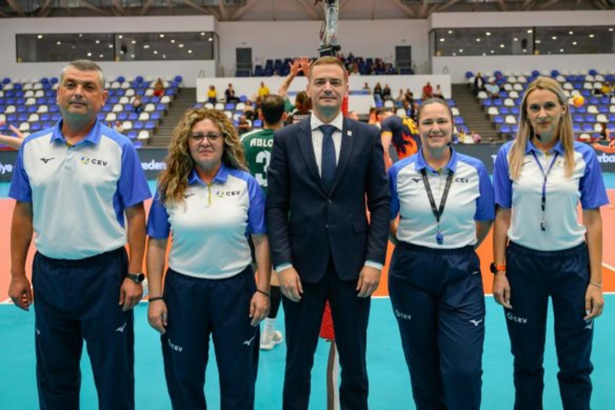 Fotografija uz vijest: Ivan Bošković predsjednik žirija, Jelena Mitrović sudija na U22 Evropskom prvenstvu za odbojkašice