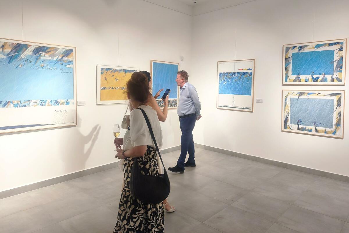 Fotografija uz vijest: Izložba Dragana Karadžića „Polje znakova“ u Galeriji CANU