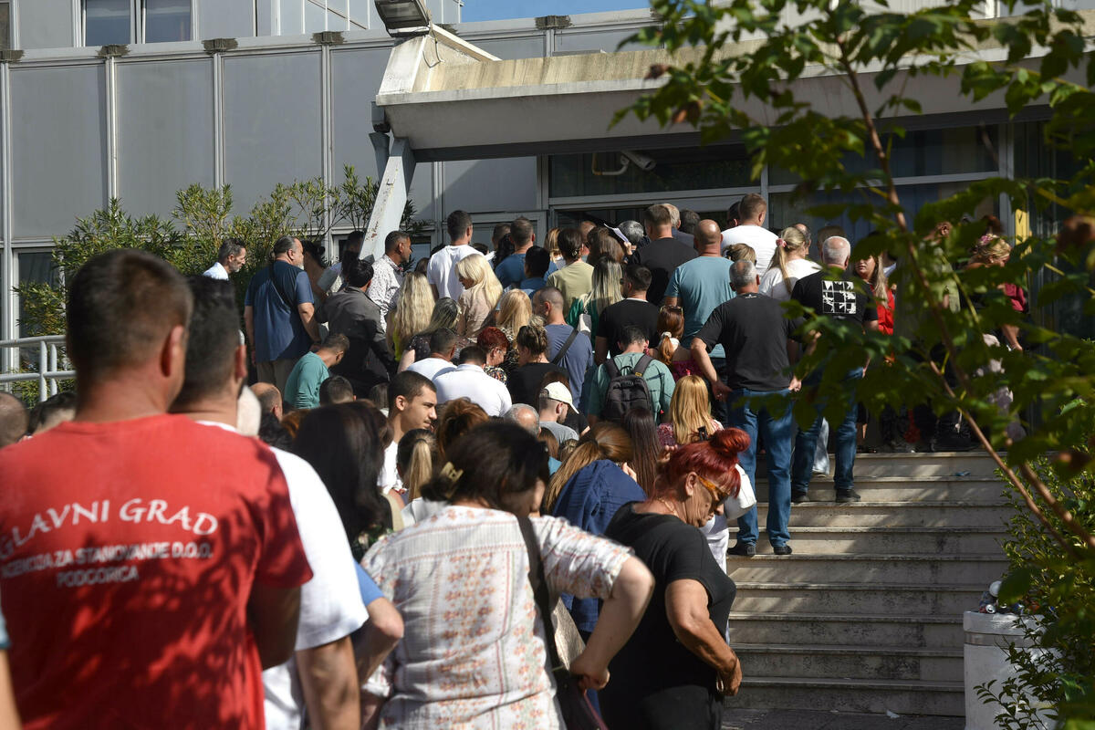 Fotografija uz vijest: Još 44.805 građana treba da zamijeni ličnu kartu