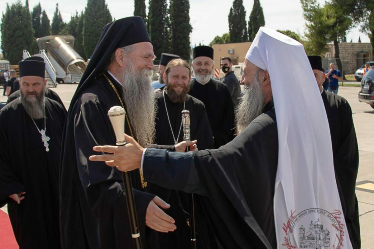 Fotografija uz vijest: Klimaju mu se tron i granice Mitropolije: Kako Patrijaršija SPC-a može kazniti Joanikija zbog neposlušnosti Vučiću