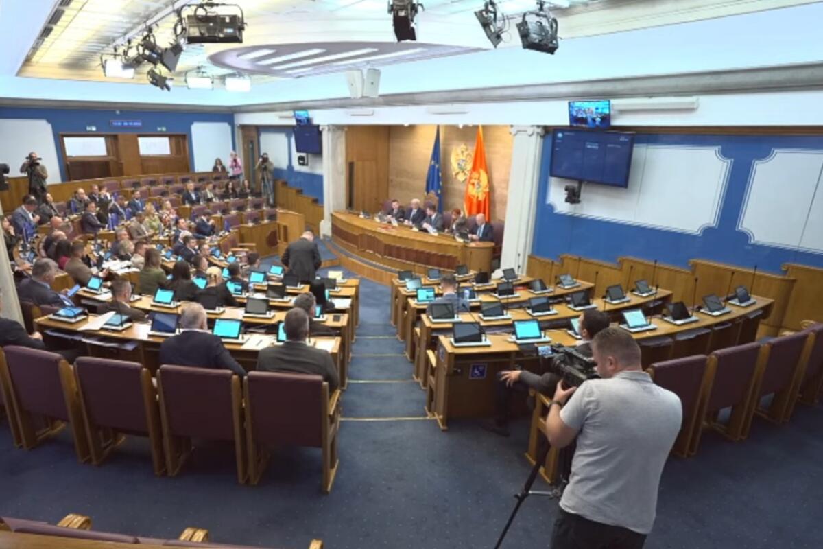 Fotografija uz vijest: Knežević pozvao MUP da što prije objavi informacije o ruskim državljanima; Mandić komentarisao slučaj „Državni udar“