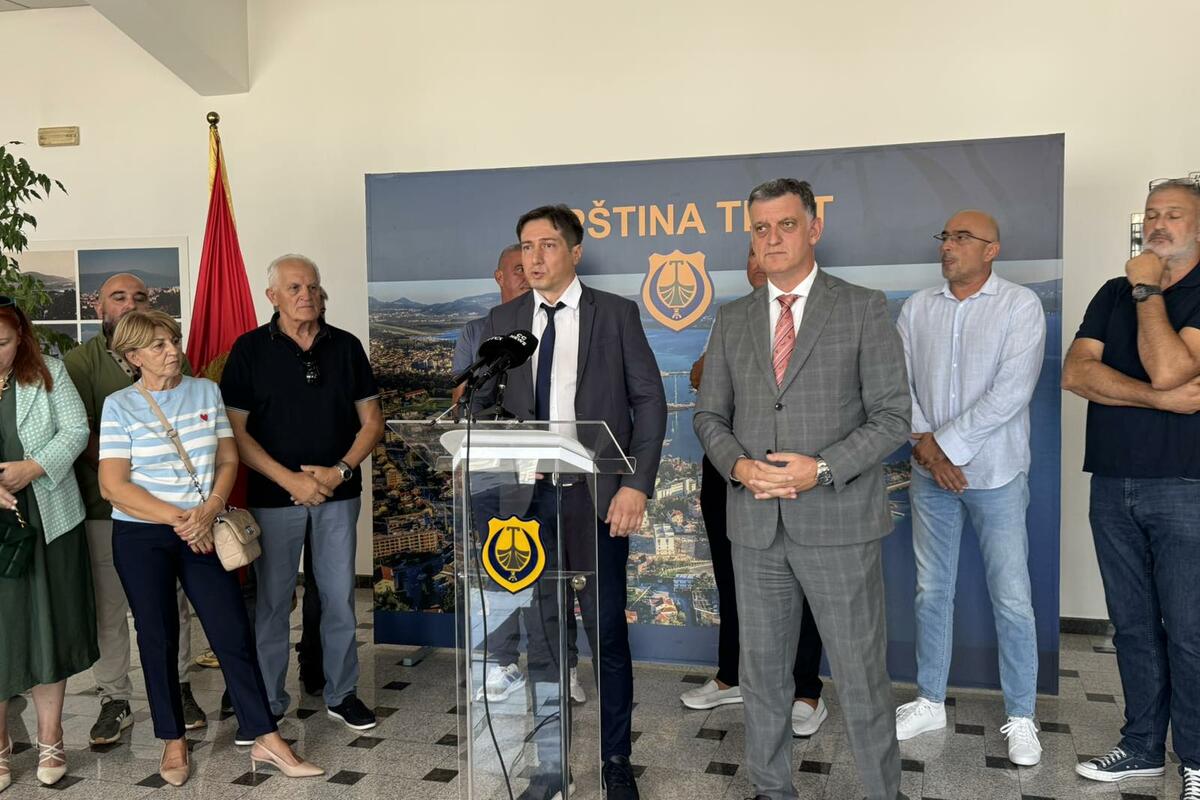 Fotografija uz vijest: Komnenović i Brinić: NSD i Marković izdali izbornu volju