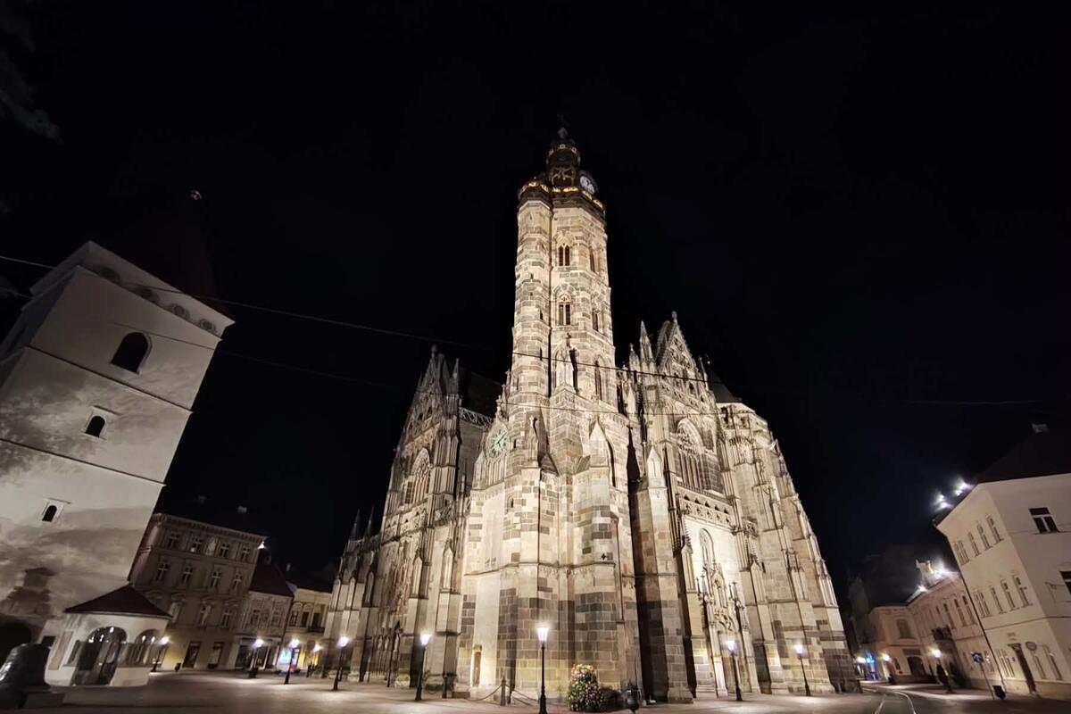 Fotografija uz vijest: Košice: gotički tornjevi, kultura, hokej i Martina Hingis