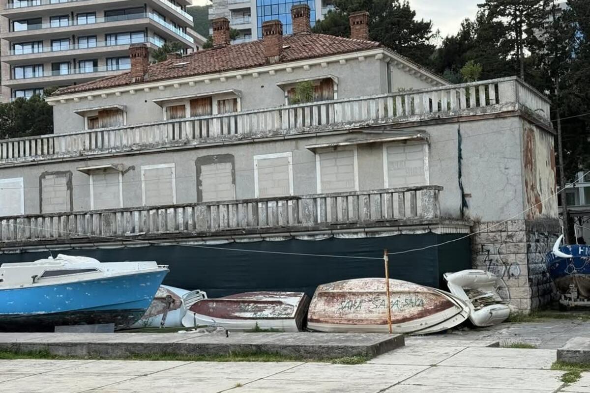 Fotografija uz vijest: Krivična prijava zbog sumnje u preplaćivanje zgrade nekadašnjeg JRB-a u Budvi