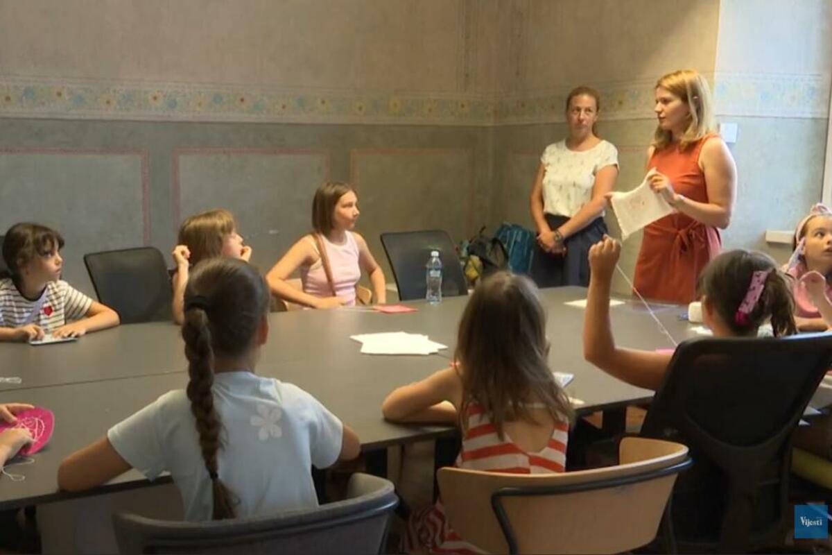 Fotografija uz vijest: Mališanima kroz radionicu dobrotske čipke približen dio kulturnog identiteta Kotora