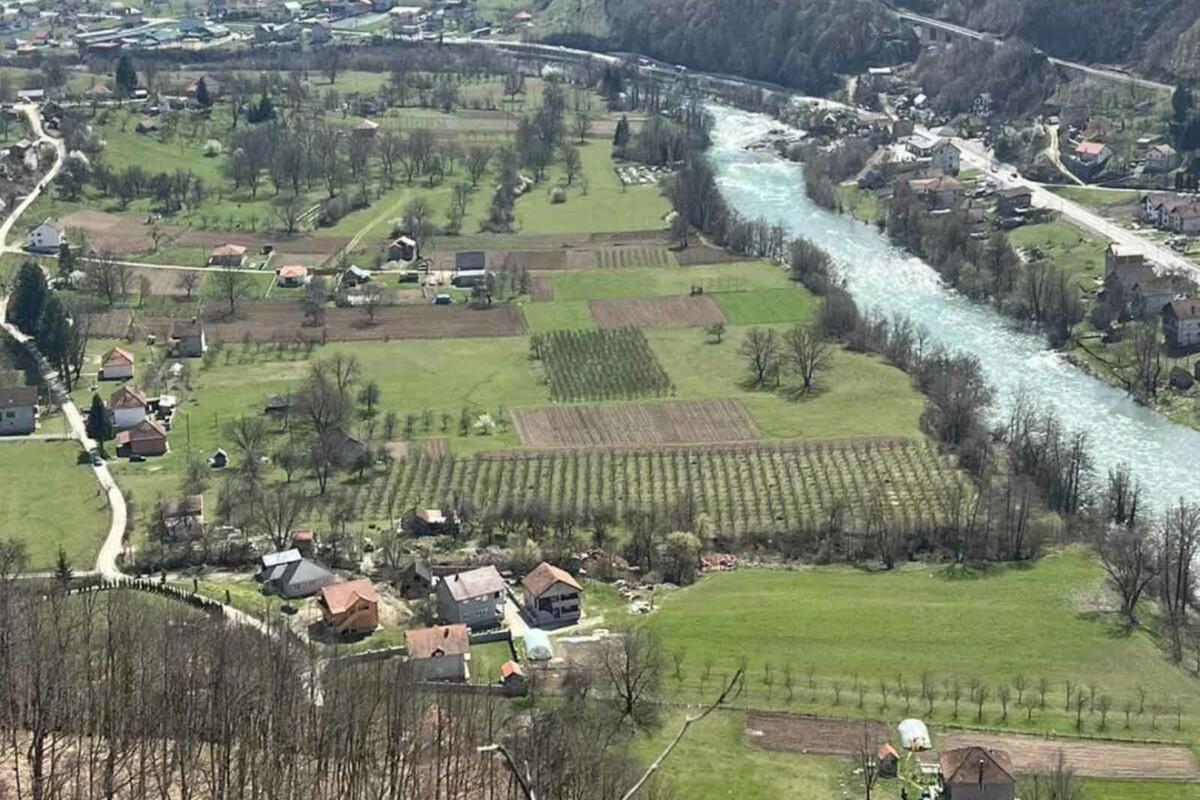 Fotografija uz vijest: Mještani dijela bjelopoljskog sela Pripčića i dalje bez vode, signala i asfalta
