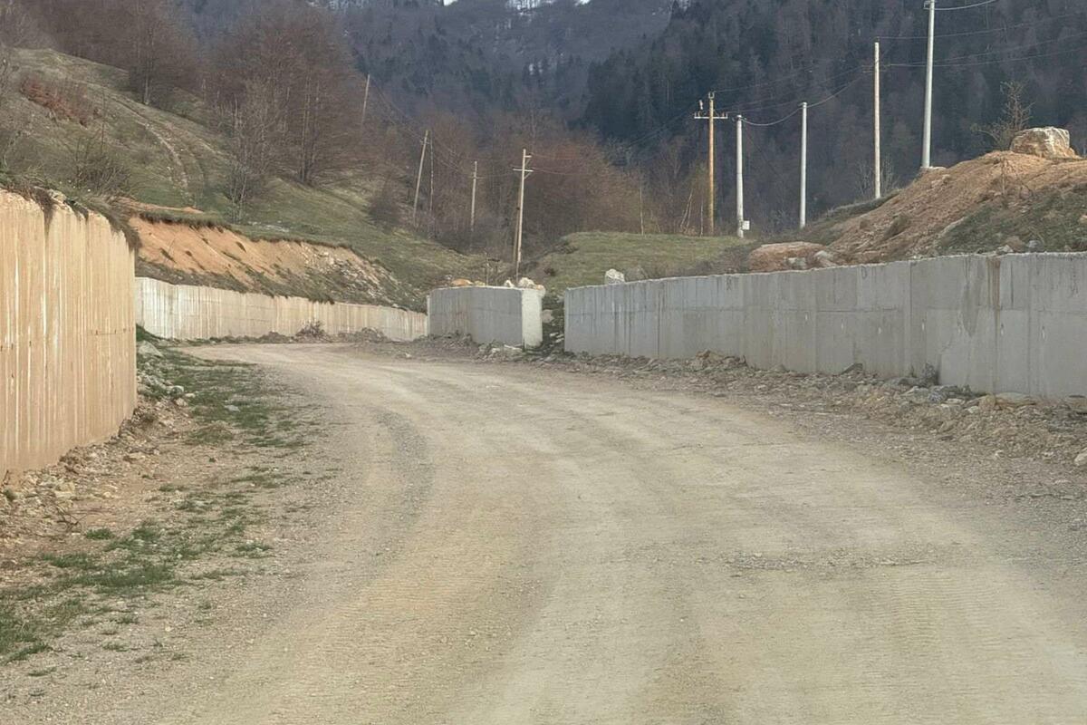 Fotografija uz vijest: Mještani protiv eksproprijacije za put ka Žarskom katunu: Oduzimaju nam zemlju bez javne rasprave