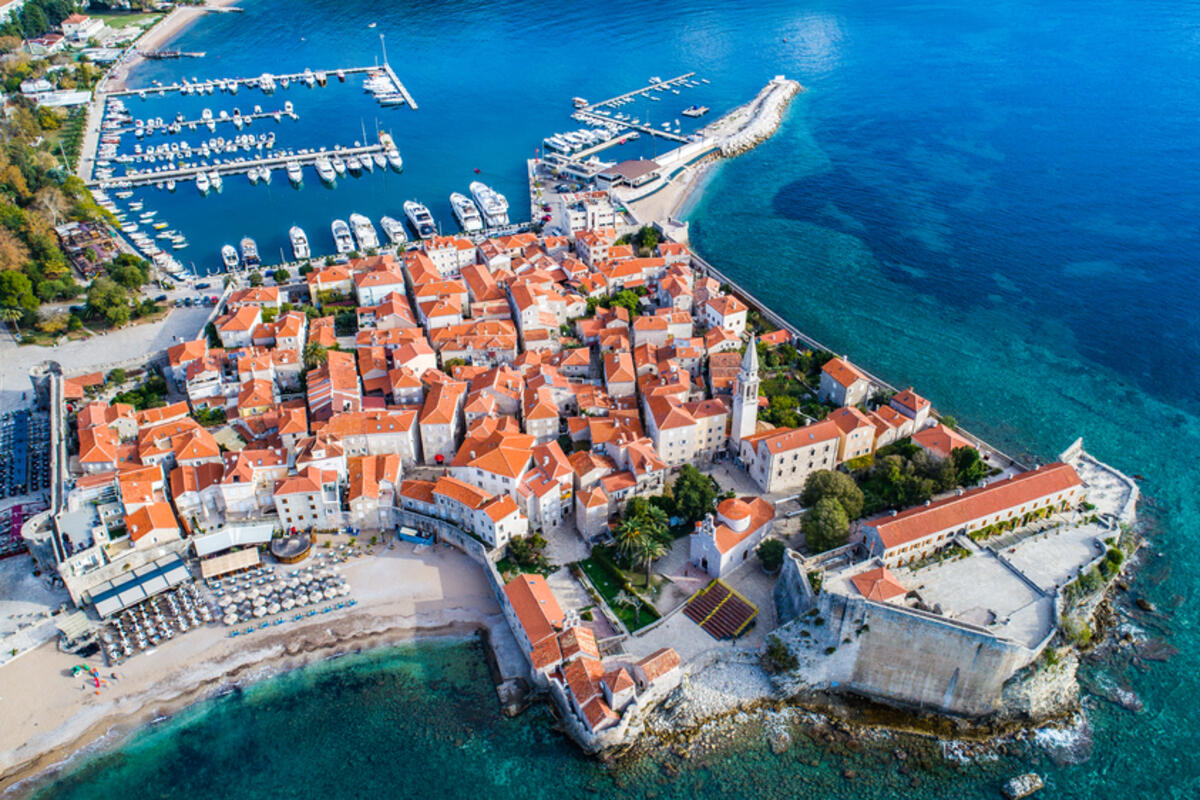 Fotografija uz vijest: MZ Stari grad traži dosljedno poštovanje statusa tihe akustične zone u Starom gradu Budve
