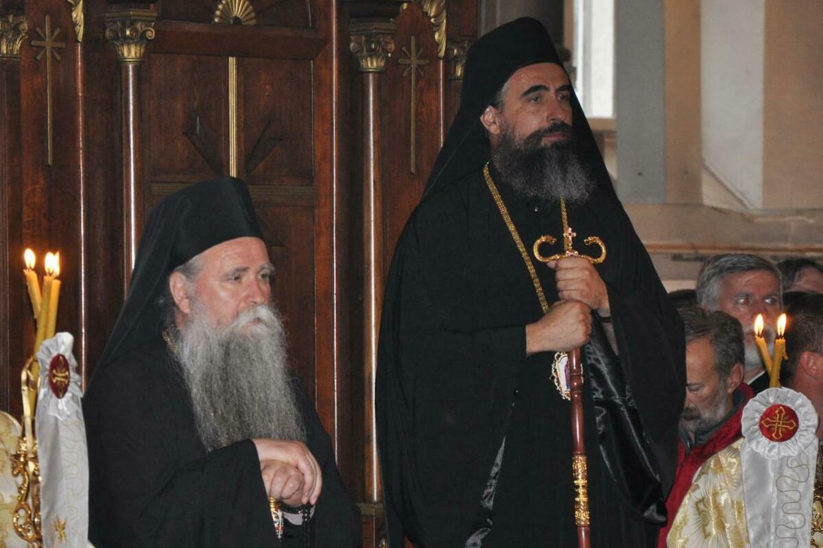 Fotografija uz vijest: Neće svi Srbi pod Vučićevu šljivu: Metodije i predsjednik Srbije na jednoj, Joanikije i Mandić na drugoj strani