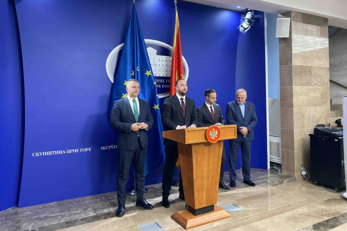 Fotografija uz vijest: Nikolić: DPS će učestvovati u današnjoj raspravi o smjeni Mandića
