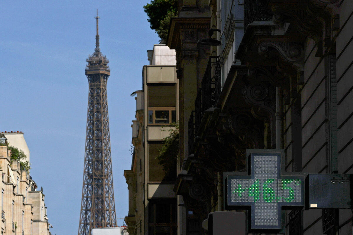 Fotografija uz vijest: Pariz uvodi zabranu javne konzumacije i prodaje alkohola tokom toplotnog talasa