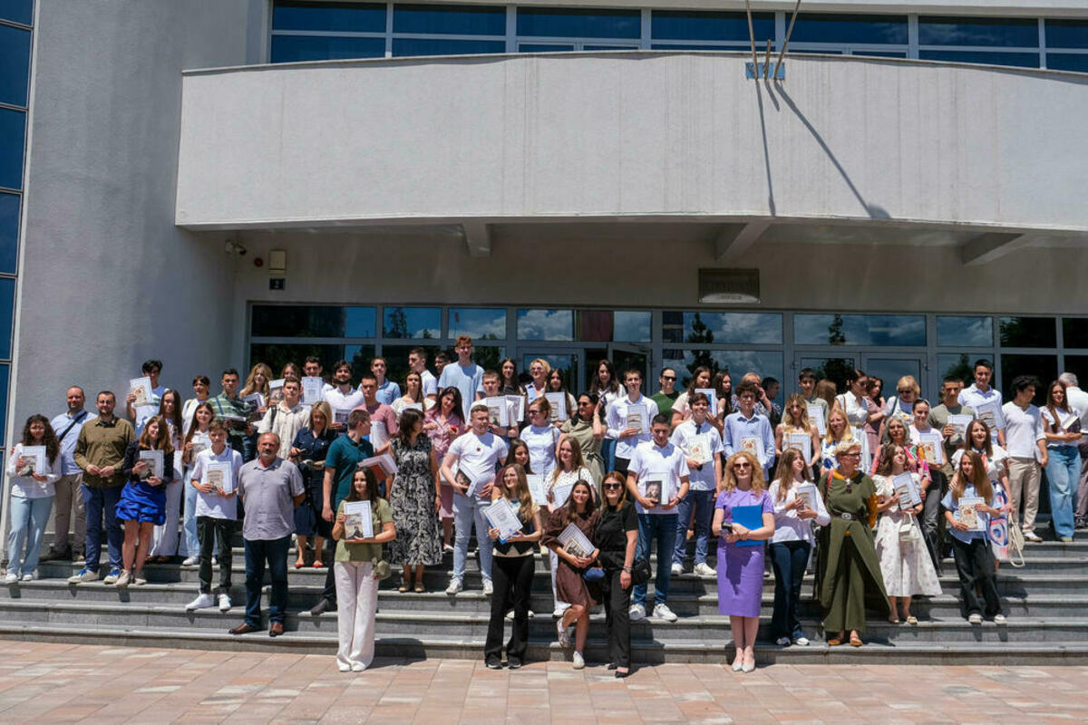 Fotografija uz vijest: PMF nagradio 74 učenika sa Olimpijade znanja, dva đaka sa maksimalnim brojem bodova