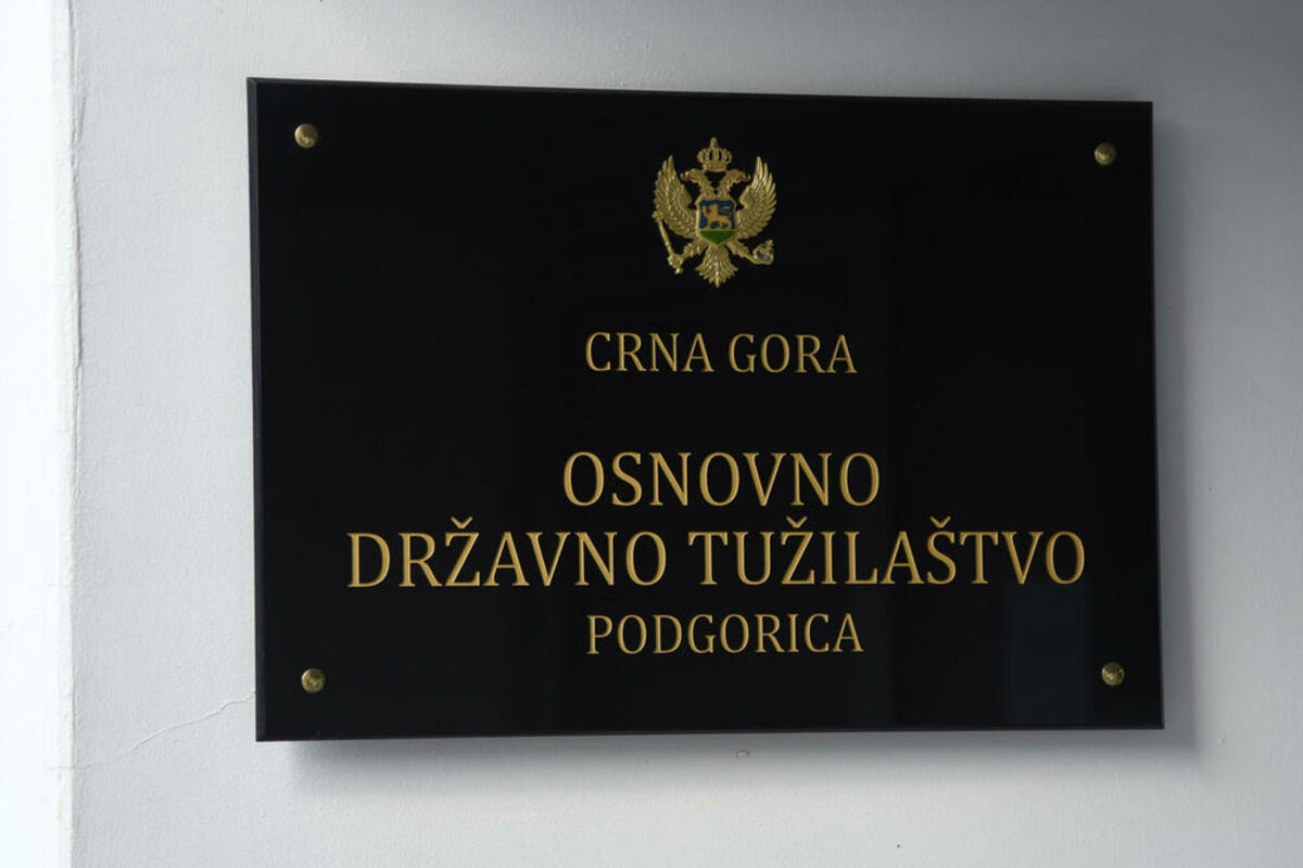 Fotografija uz vijest: Podgorica: Muškarac prijetio da će zapaliti i ubiti osobu, tražio informacije o njenom kretanju
