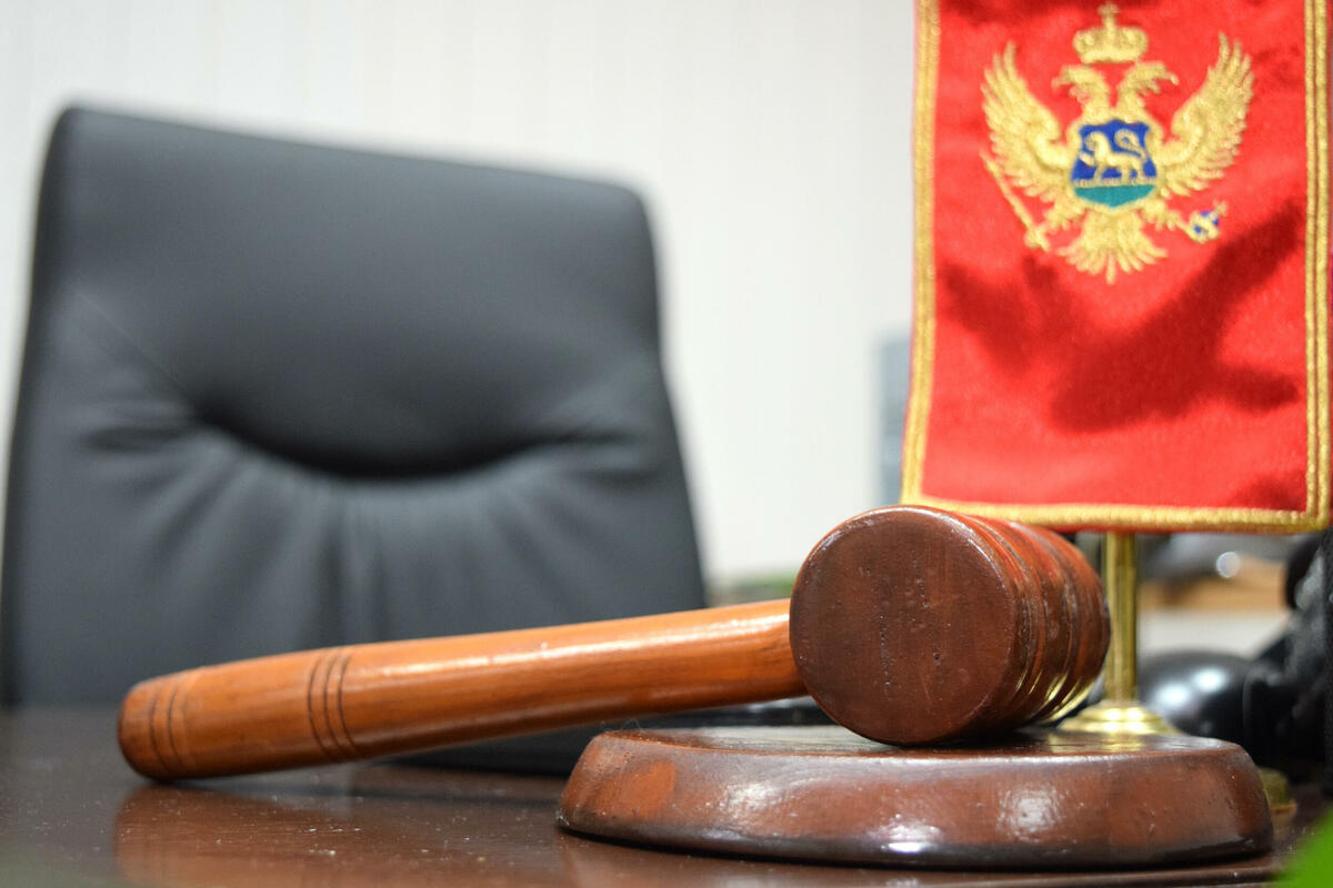 Fotografija uz vijest: Prijetnje i uvrede braće i sestara u Ulcinju kažnjene sa 4.700 eura
