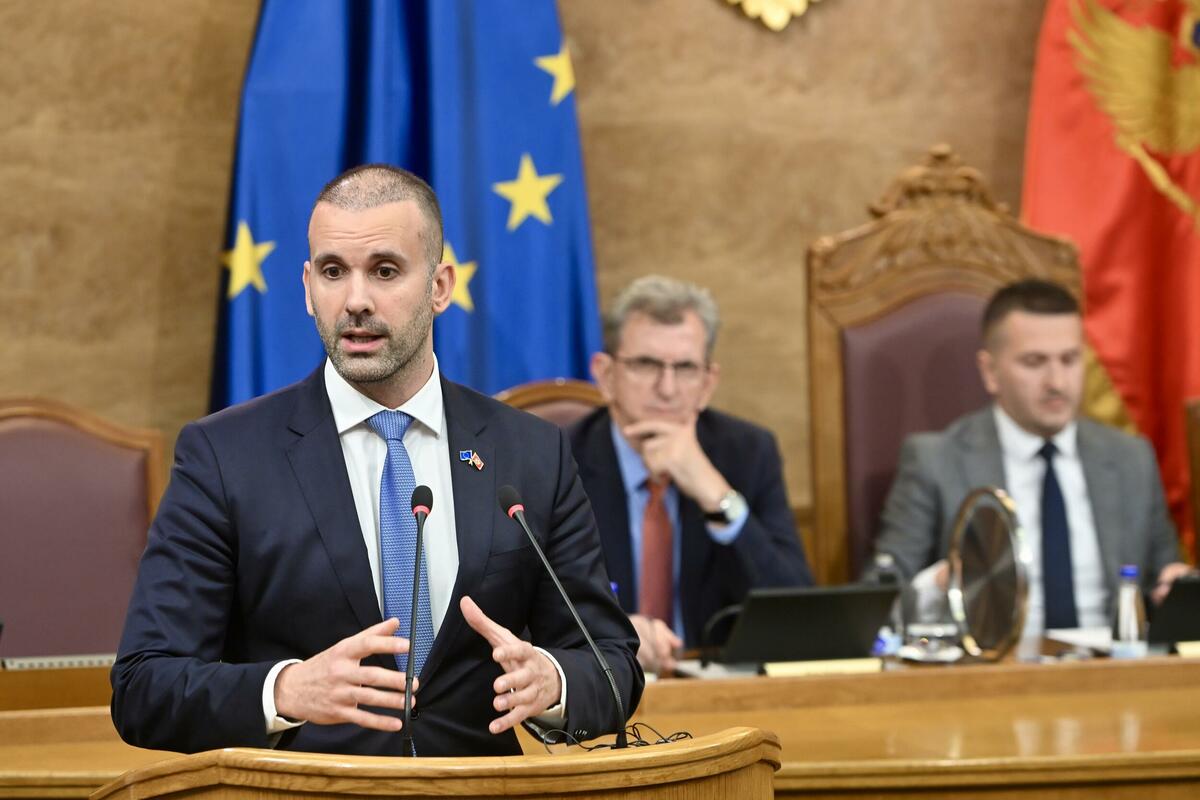 Fotografija uz vijest: Spajić: Penzioneri nijesu nikada bolje živjeli; Živković: Njihov životni standard je na rubu egzistencije