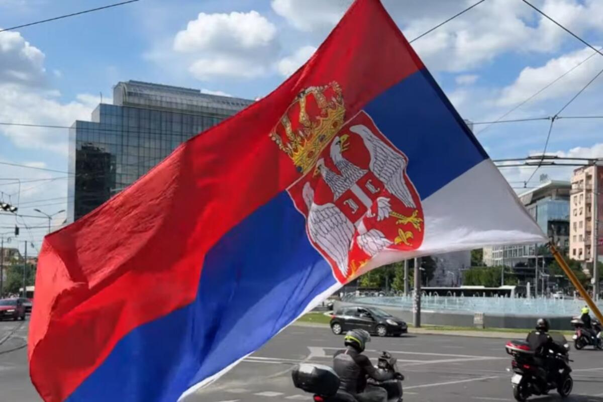 Fotografija uz vijest: Studenti i građani blokirali saobraćaj uoči skupa na Trgu Slavija u Beogradu