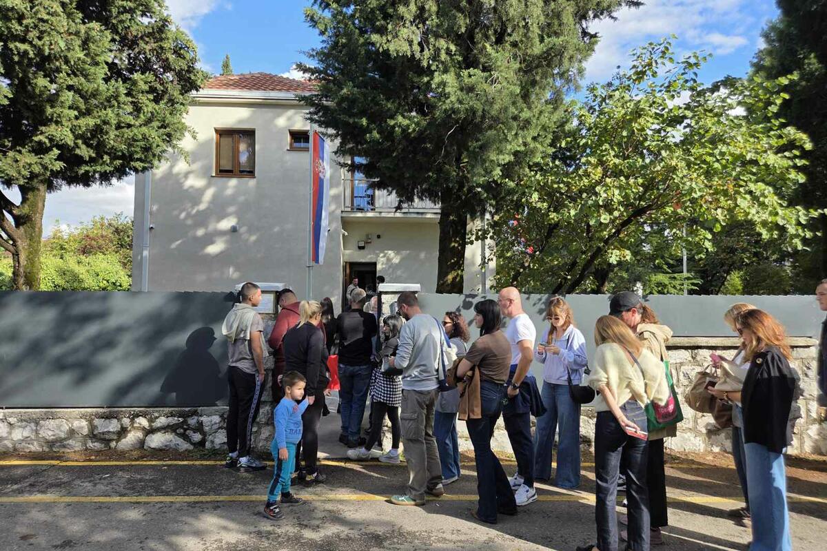 Fotografija uz vijest: Studentska lista „Studenti pobeđuju“ osvojila dvije trećine glasova na tri biračka mjesta