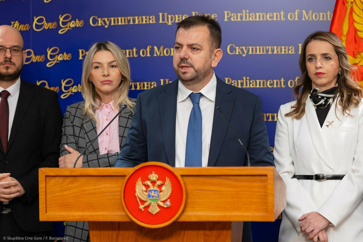 Fotografija uz vijest: Svi poslanici Bošnjačke stranke potpisali inicijativu za smjenu Andrije Mandića