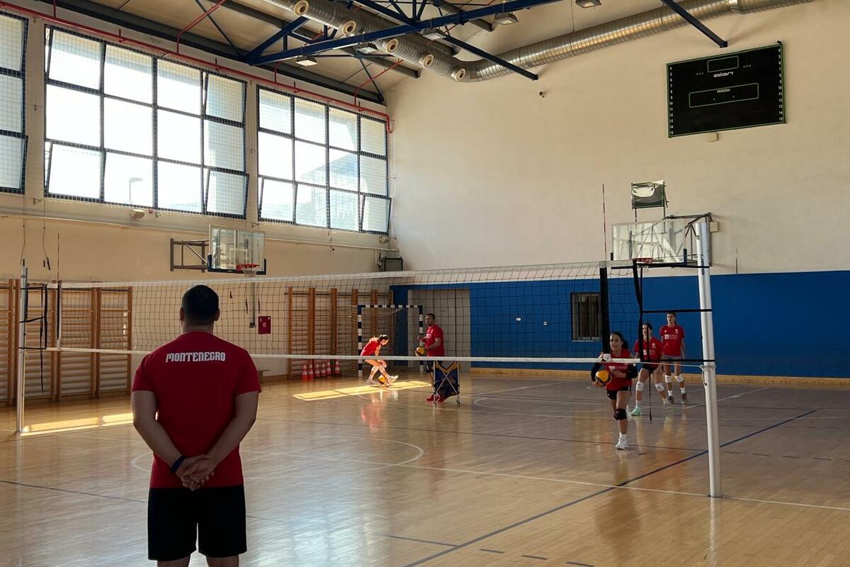 Fotografija uz vijest: U16 ženska odbojkaška reprezentacija Crne Gore na pripremama u Kolašinu pred Balkansko prvenstvo