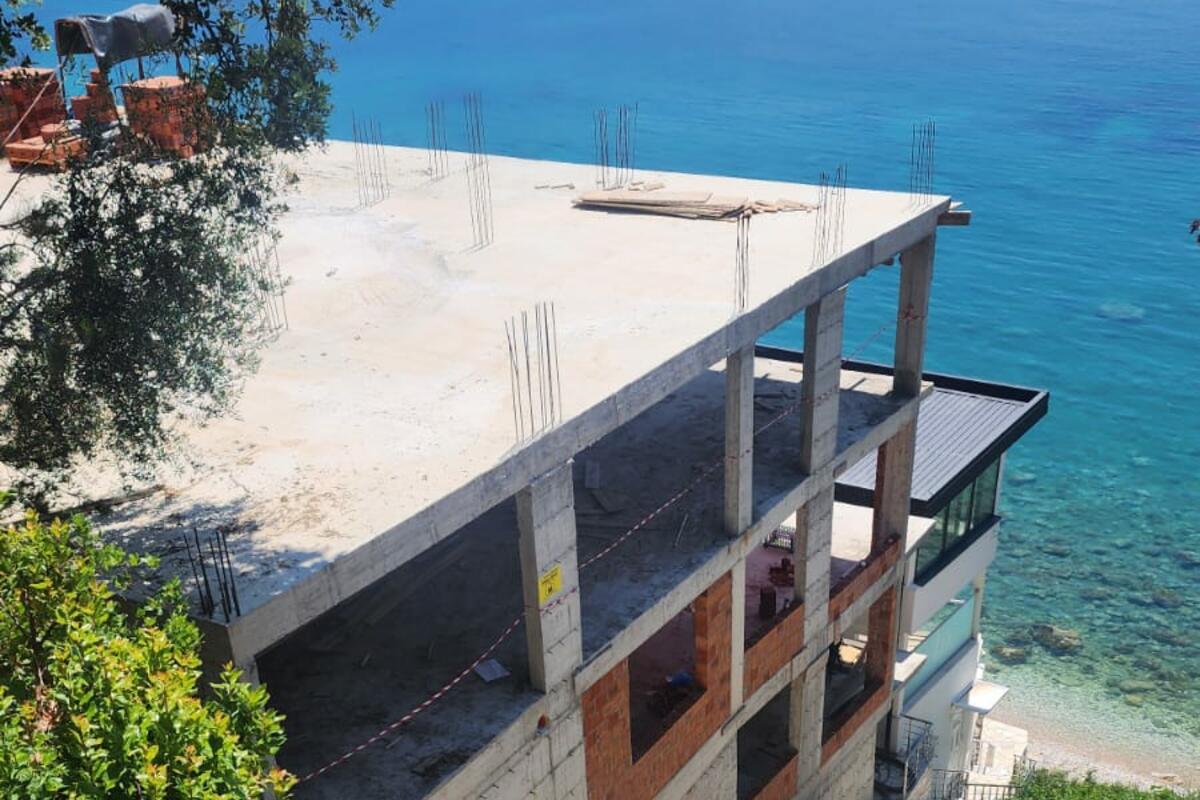 Fotografija uz vijest: UP podnijela krivične prijave zbog nelegalne gradnje u Ulcinju
