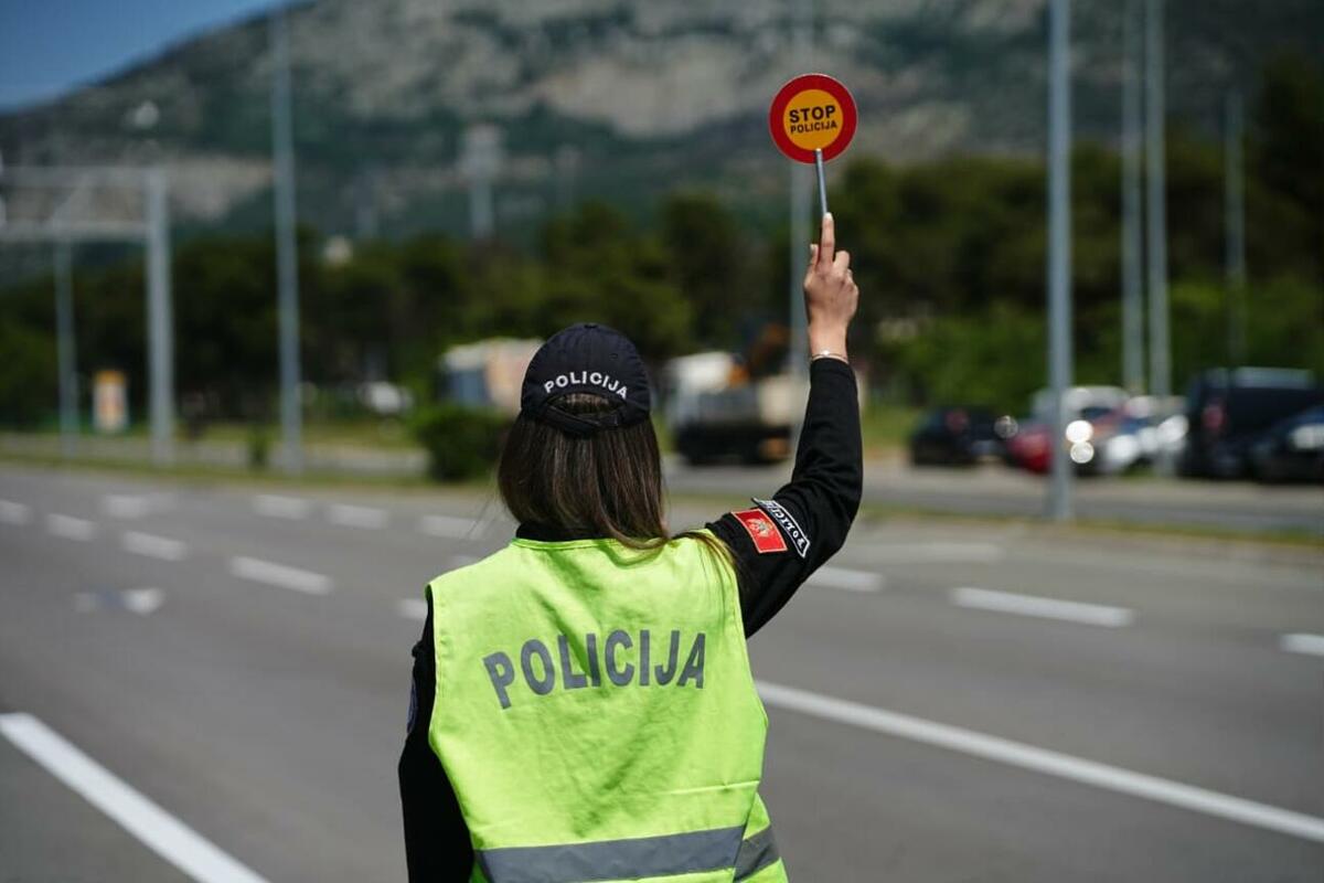 Fotografija uz vijest: Uprava policije zapošljava 83 nova pripravnika raspoređena u 18 opština