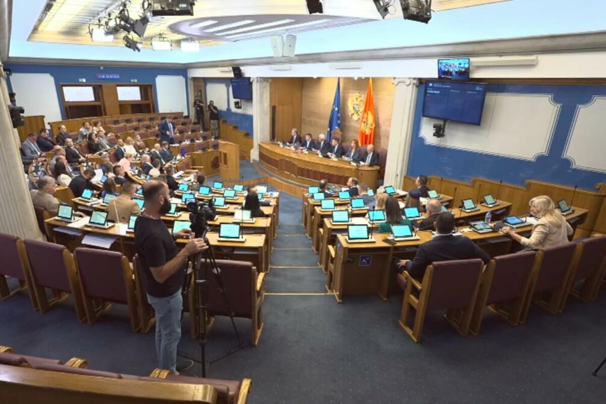 Fotografija uz vijest: UŽIVO Nikolić najavio da će DPS podržati promjene Ustava