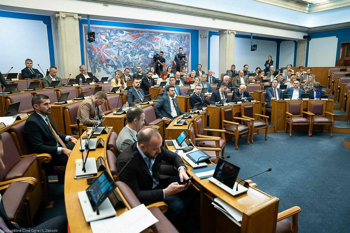 Fotografija uz vijest: Vanredna sjednica Skupštine odgođena za četvrtak zbog Dana žalosti