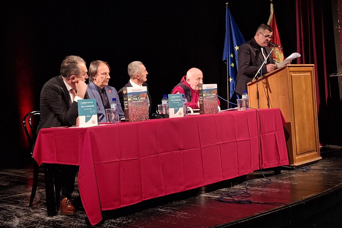 Fotografija uz vijest: Veče posvećeno Draganu Kujoviću: "Profesor, filozof i državnik, koji je živio ideju nezavisne Crne Gore"