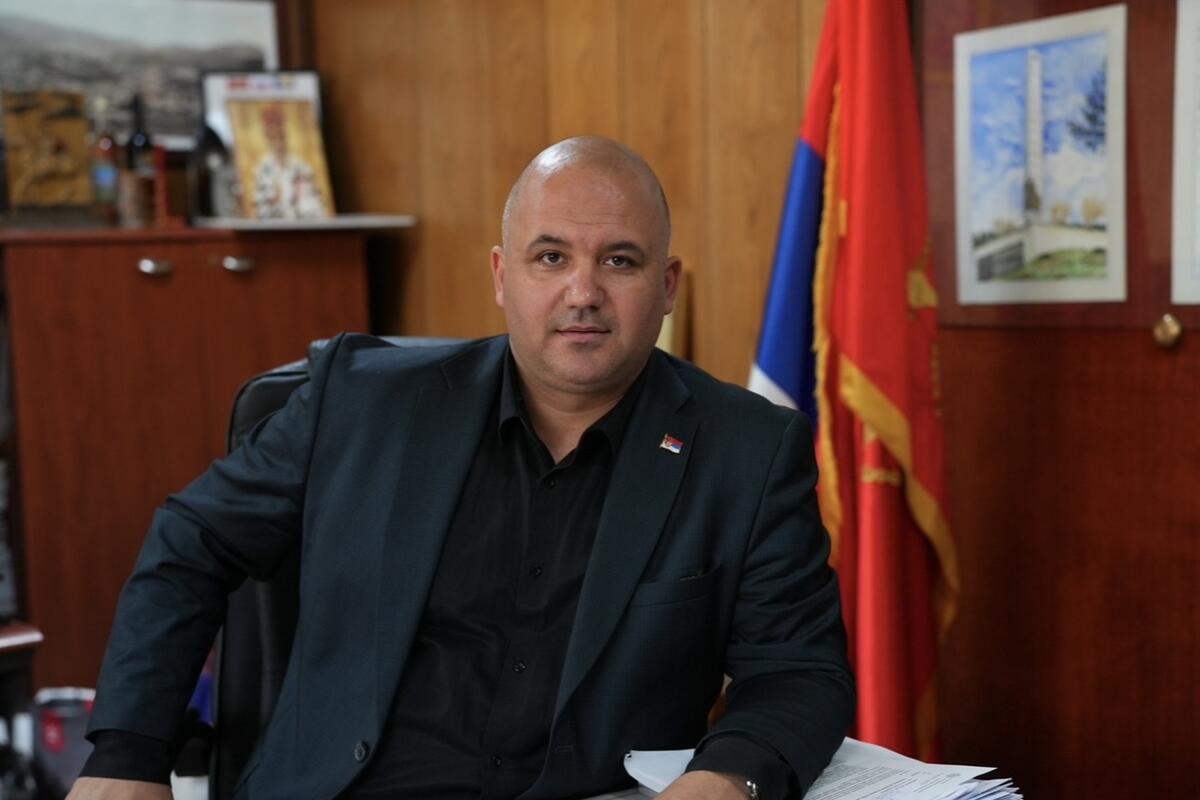 Fotografija uz vijest: Vraneš: Ispisivanje grafita na kući Harbić Strujić je klasična podmetačina, Opština će ga prekrečiti