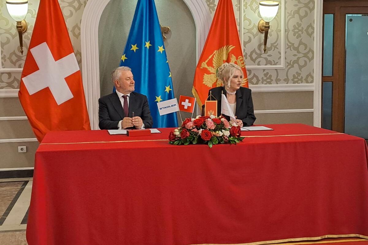Fotografija uz vijest: ŽPCG i "Stadler" potpisali ugovor za nabavku tri nova voza vrijedna 30 miliona eura